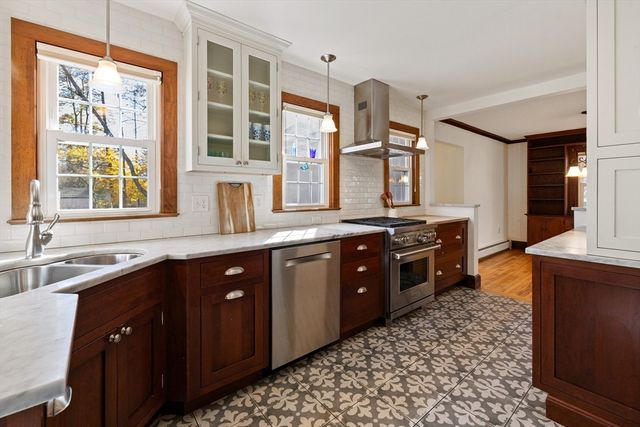 61 Woodlawn Ave, Northampton, MA 01060