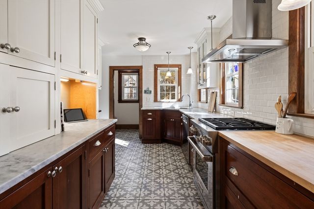 61 Woodlawn Ave, Northampton, MA 01060