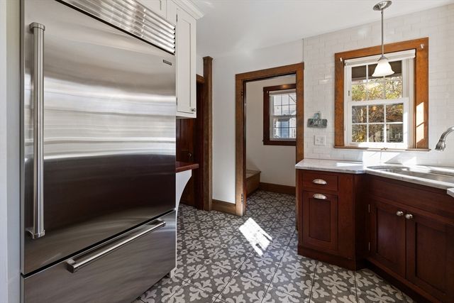 61 Woodlawn Ave, Northampton, MA 01060
