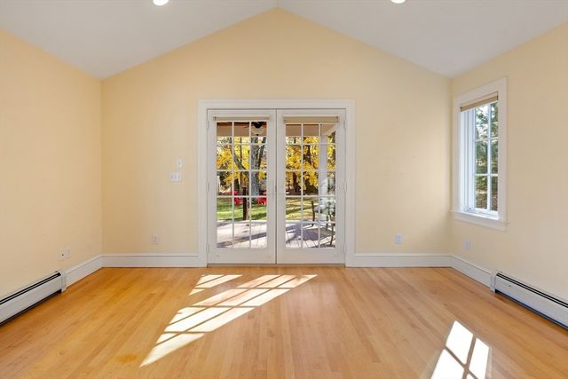 61 Woodlawn Ave, Northampton, MA 01060