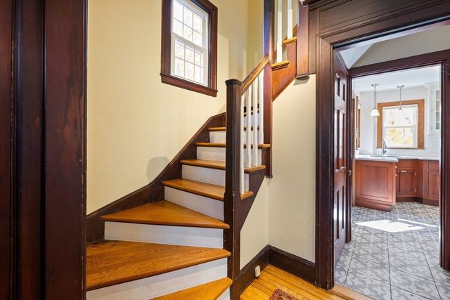 61 Woodlawn Ave, Northampton, MA 01060