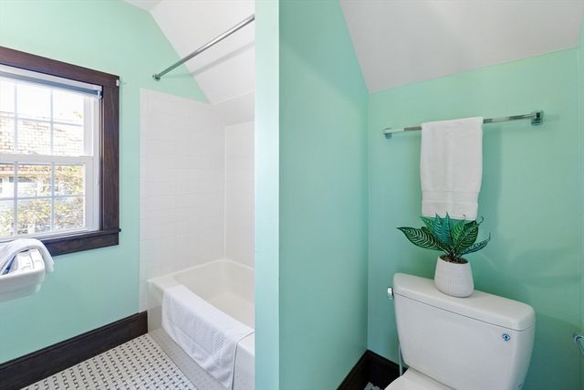 61 Woodlawn Ave, Northampton, MA 01060