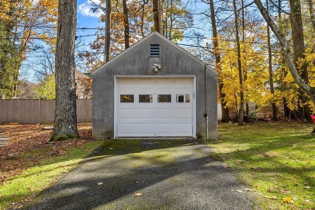 61 Woodlawn Ave, Northampton, MA 01060