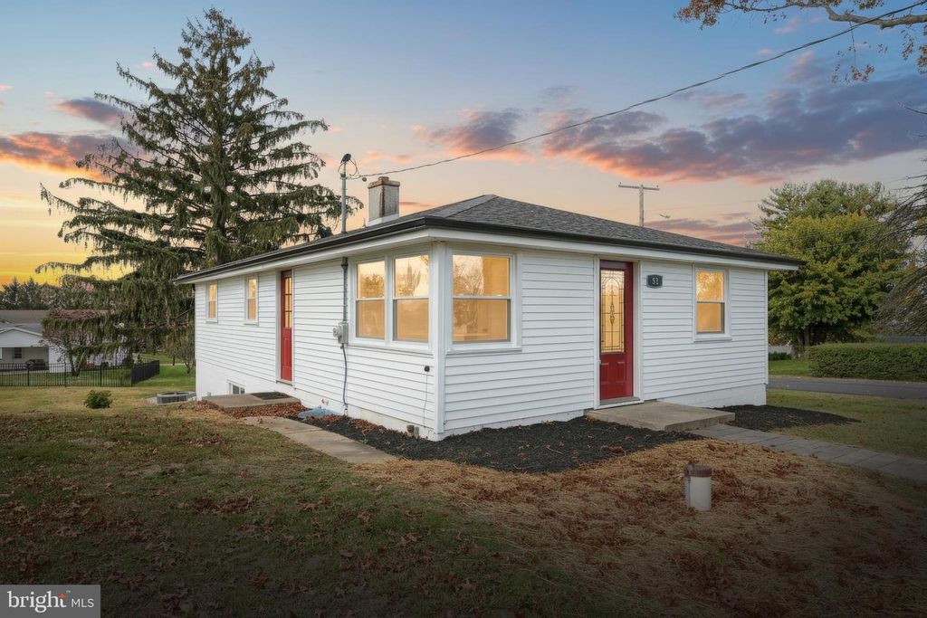 52 OAK DR, Hanover, PA 17331