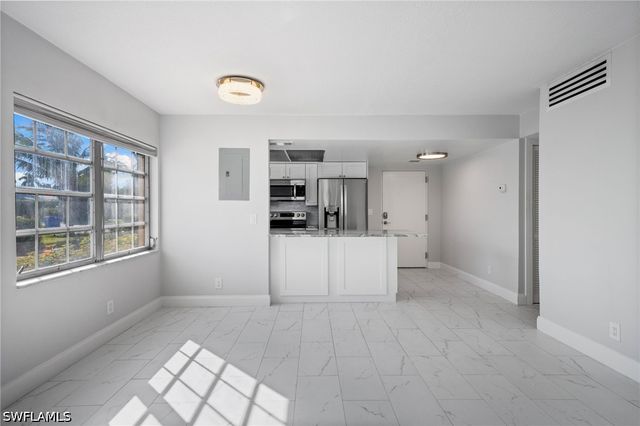 666 3rd ST S 106, Naples, FL 34102