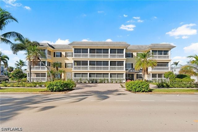 666 3rd ST S 106, Naples, FL 34102