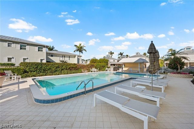 666 3rd ST S 106, Naples, FL 34102