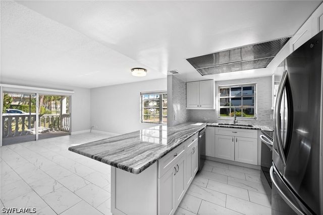 666 3rd ST S 106, Naples, FL 34102