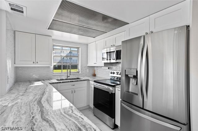 666 3rd ST S 106, Naples, FL 34102