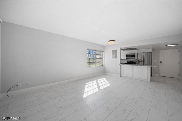 666 3rd ST S 106, Naples, FL 34102