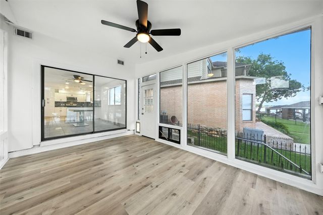 1046 Lake View Drive, Montgomery, TX 77356