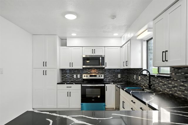 1046 Lake View Drive, Montgomery, TX 77356