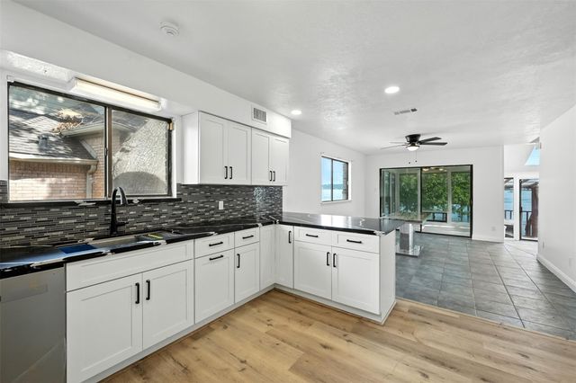 1046 Lake View Drive, Montgomery, TX 77356