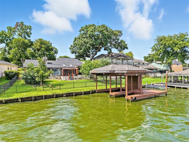 1046 Lake View Drive, Montgomery, TX 77356