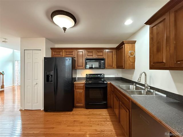 55503 Boardwalk Drive, Utica, MI 48316