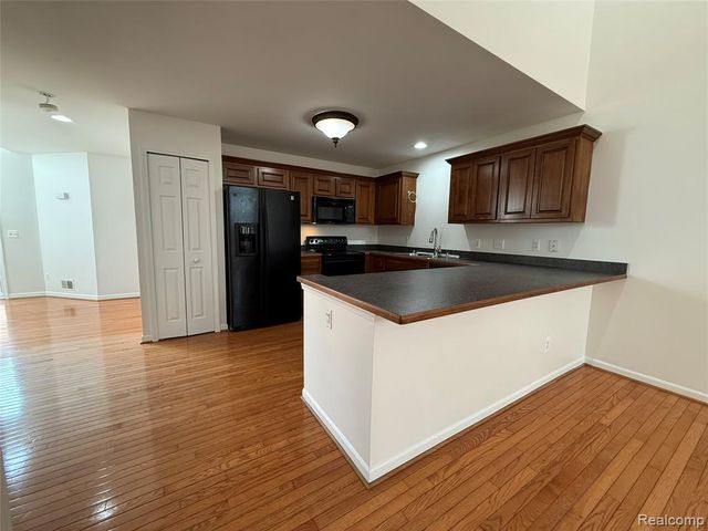 55503 Boardwalk Drive, Utica, MI 48316