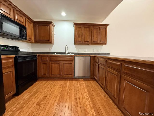 55503 Boardwalk Drive, Utica, MI 48316