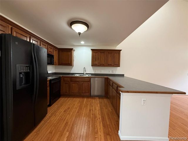 55503 Boardwalk Drive, Utica, MI 48316