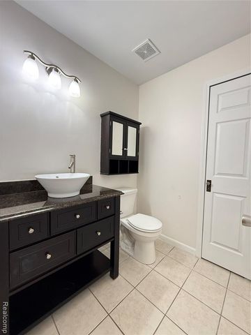 55503 Boardwalk Drive, Utica, MI 48316