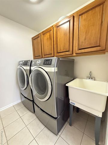 55503 Boardwalk Drive, Utica, MI 48316