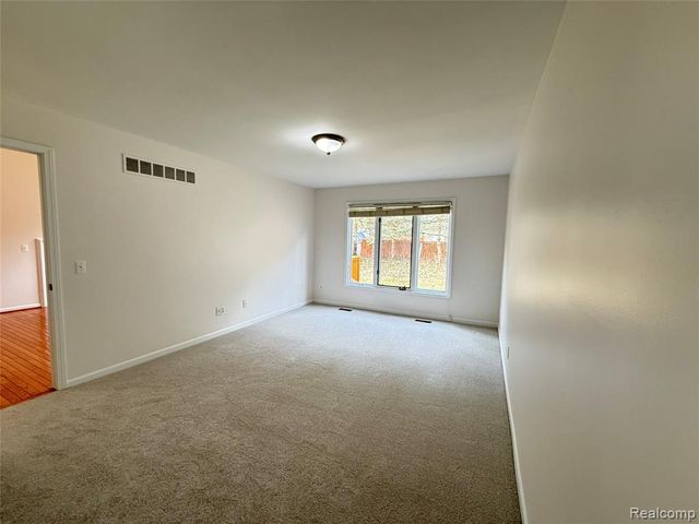 55503 Boardwalk Drive, Utica, MI 48316