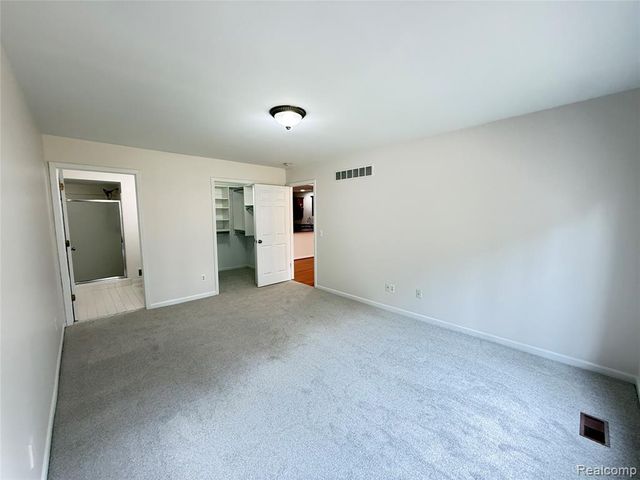 55503 Boardwalk Drive, Utica, MI 48316