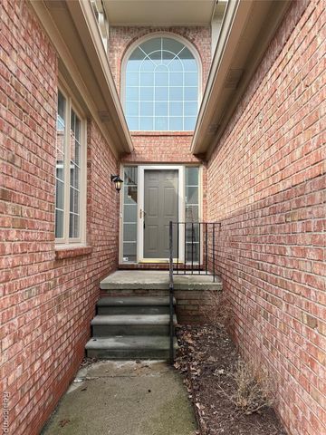 55503 Boardwalk Drive, Utica, MI 48316