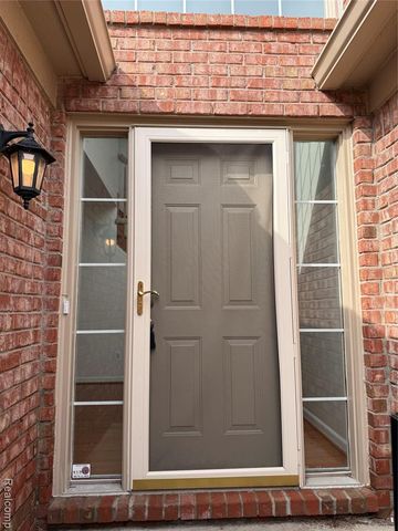 55503 Boardwalk Drive, Utica, MI 48316