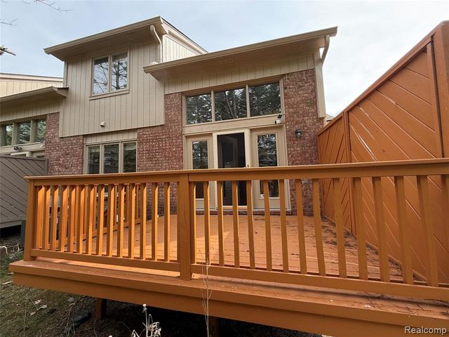 55503 Boardwalk Drive, Utica, MI 48316