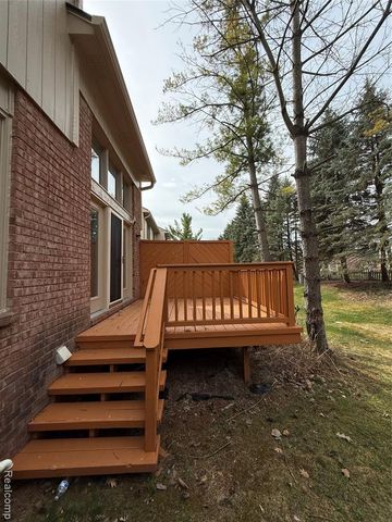 55503 Boardwalk Drive, Utica, MI 48316