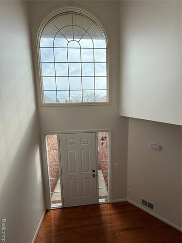 55503 Boardwalk Drive, Utica, MI 48316