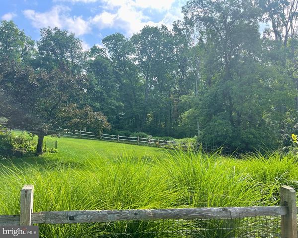 230 DOVE DR, Honey Brook, PA 19344