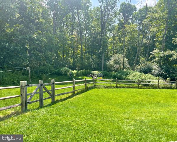 230 DOVE DR, Honey Brook, PA 19344