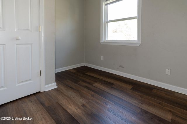 125 N Melody Ln, Louisville, KY 40229