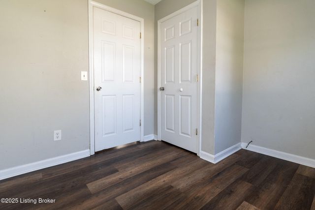 125 N Melody Ln, Louisville, KY 40229