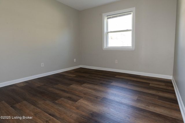 125 N Melody Ln, Louisville, KY 40229