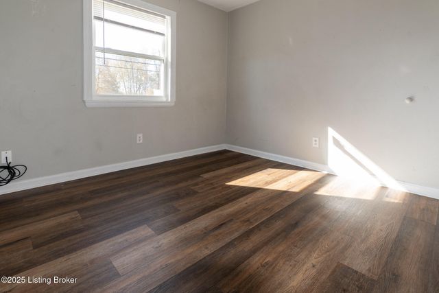 125 N Melody Ln, Louisville, KY 40229