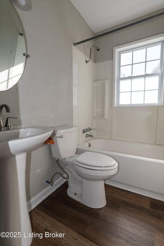 125 N Melody Ln, Louisville, KY 40229