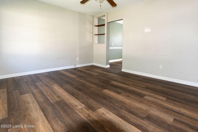 125 N Melody Ln, Louisville, KY 40229