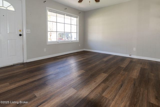 125 N Melody Ln, Louisville, KY 40229