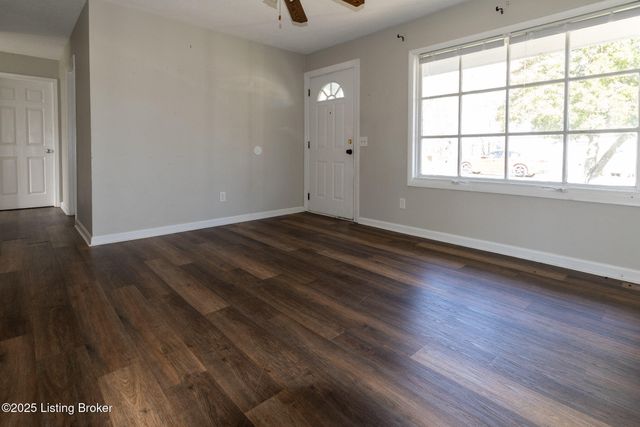 125 N Melody Ln, Louisville, KY 40229