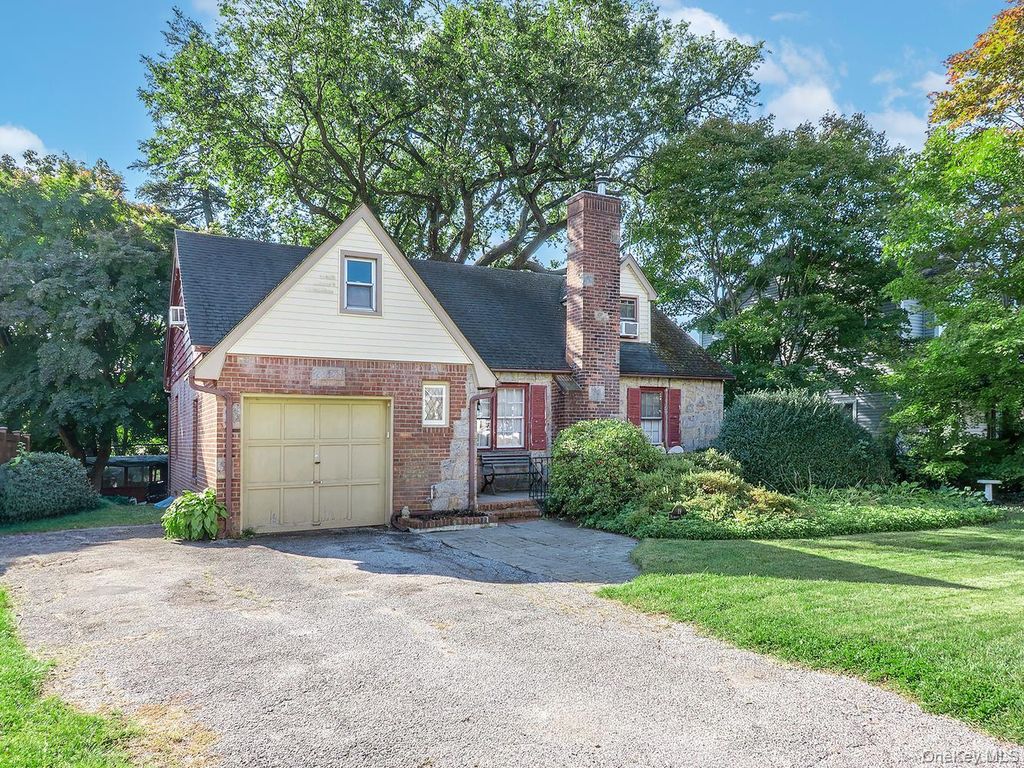 19 Plymouth Drive S, Glen Head, NY 11545 — photo 2