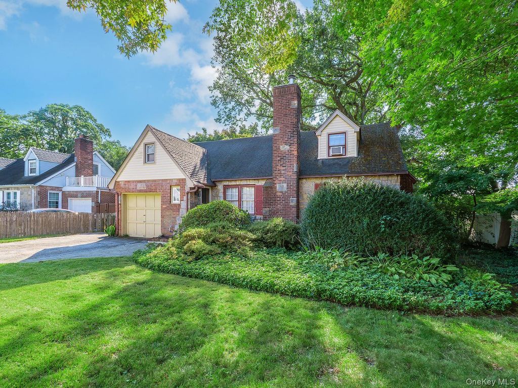 19 Plymouth Drive S, Glen Head, NY 11545 — photo 3