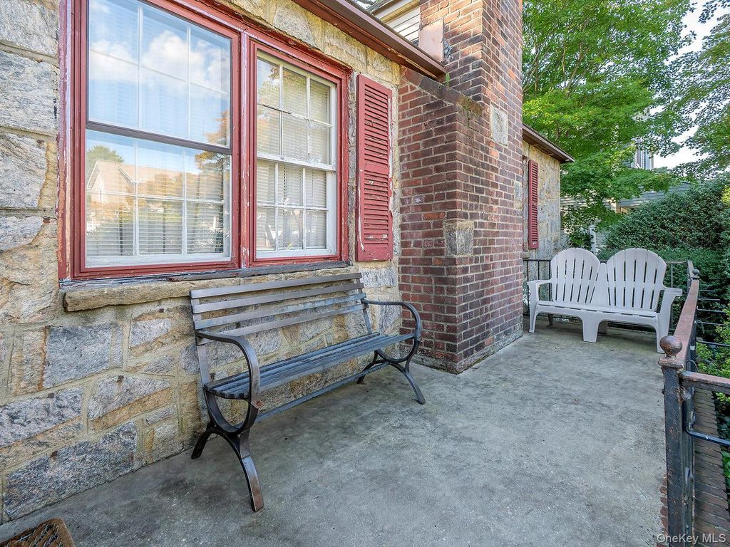 19 Plymouth Drive S, Glen Head, NY 11545 — photo 5