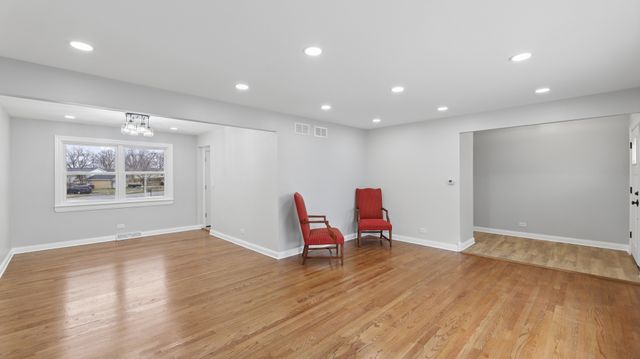 7314 Summit Road, Darien, IL 60561