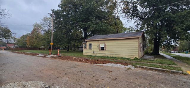 1301 N Rogers Avenue, Springfield, MO 65802