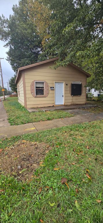 1301 N Rogers Avenue, Springfield, MO 65802