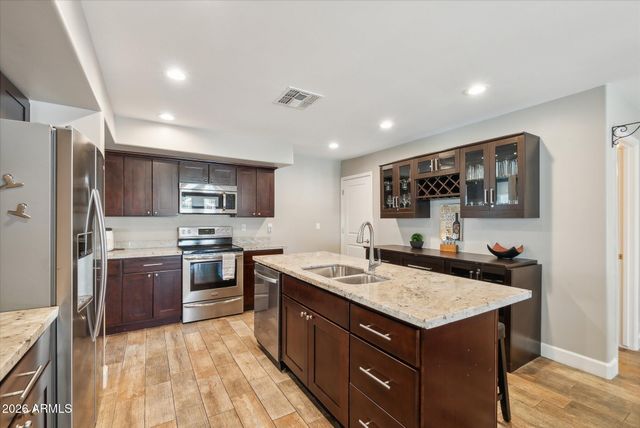 6824 W MORROW Drive, Glendale, AZ 85308