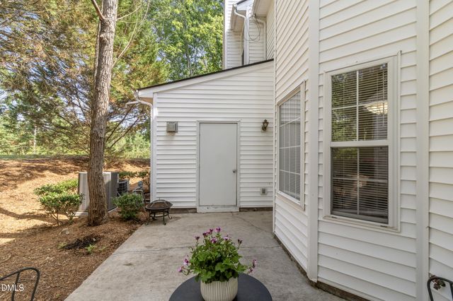 215 Pointe Crest Court, Cary, NC 27513