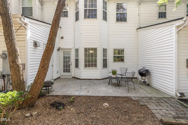 215 Pointe Crest Court, Cary, NC 27513